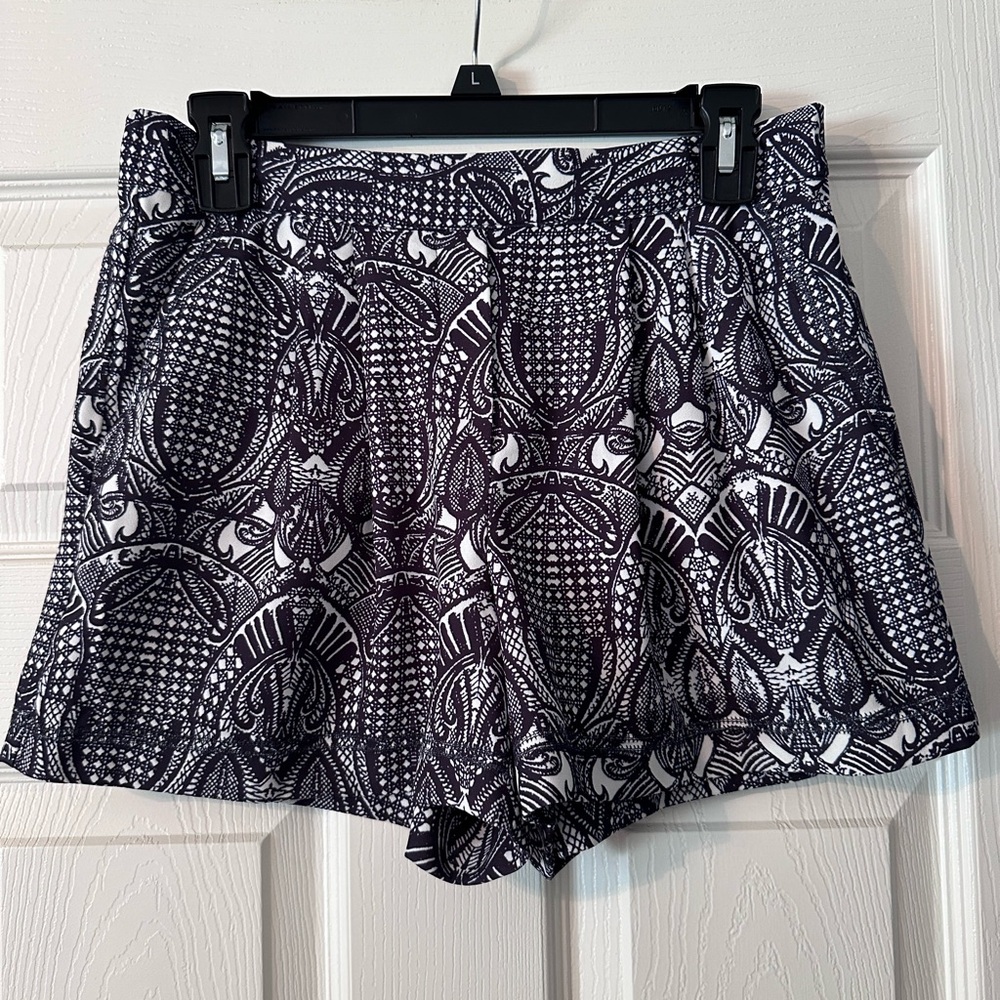 Gentle Fawn Lightweight patterned short